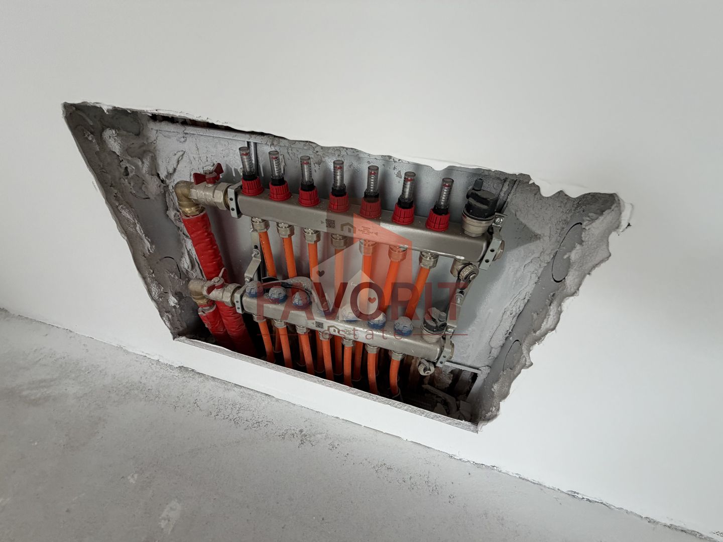 Decomandat. Zona Buziasului. Parcare in curte. - Poză 14