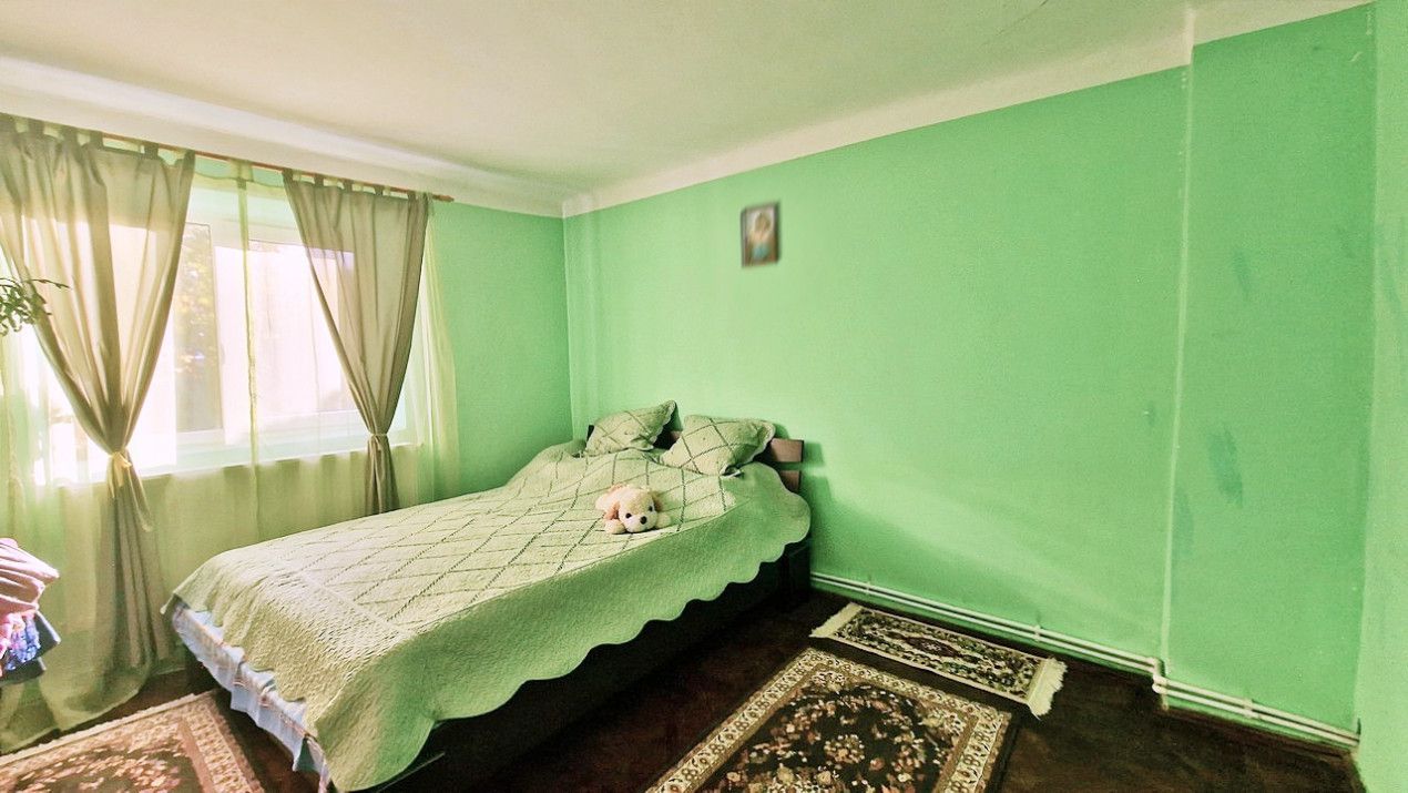 Vanzare casa cu teren 1800 mp, Pitesti str Bananai, la intrare - Poză 4