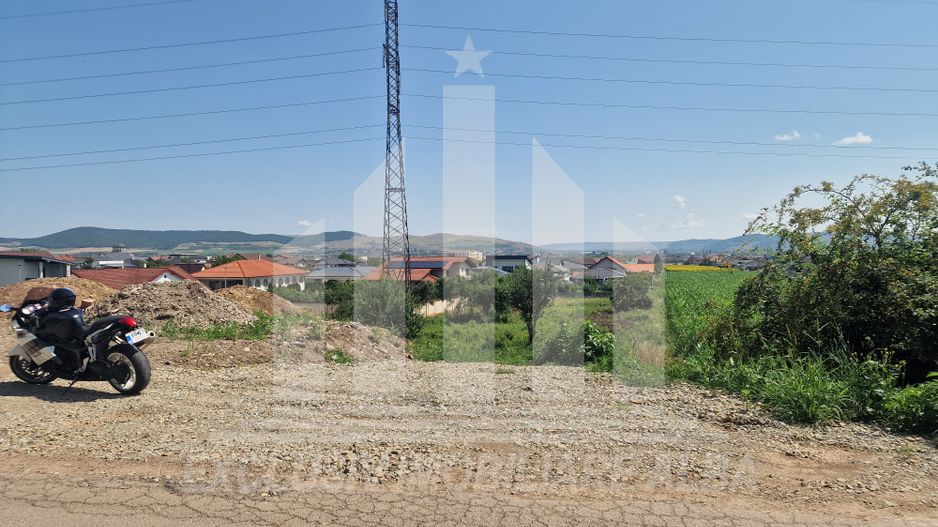 Teren intravilan | De vanzare | 2350 mp | 24 ml deschidere | Cetate - Poză 1