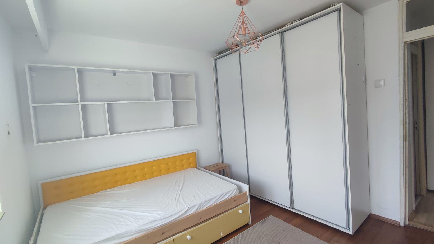 3 camere decomandate zona Titulescu - Poză 2