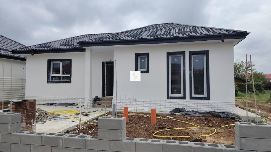 Casa 4 camere Crevedia - Poză 1
