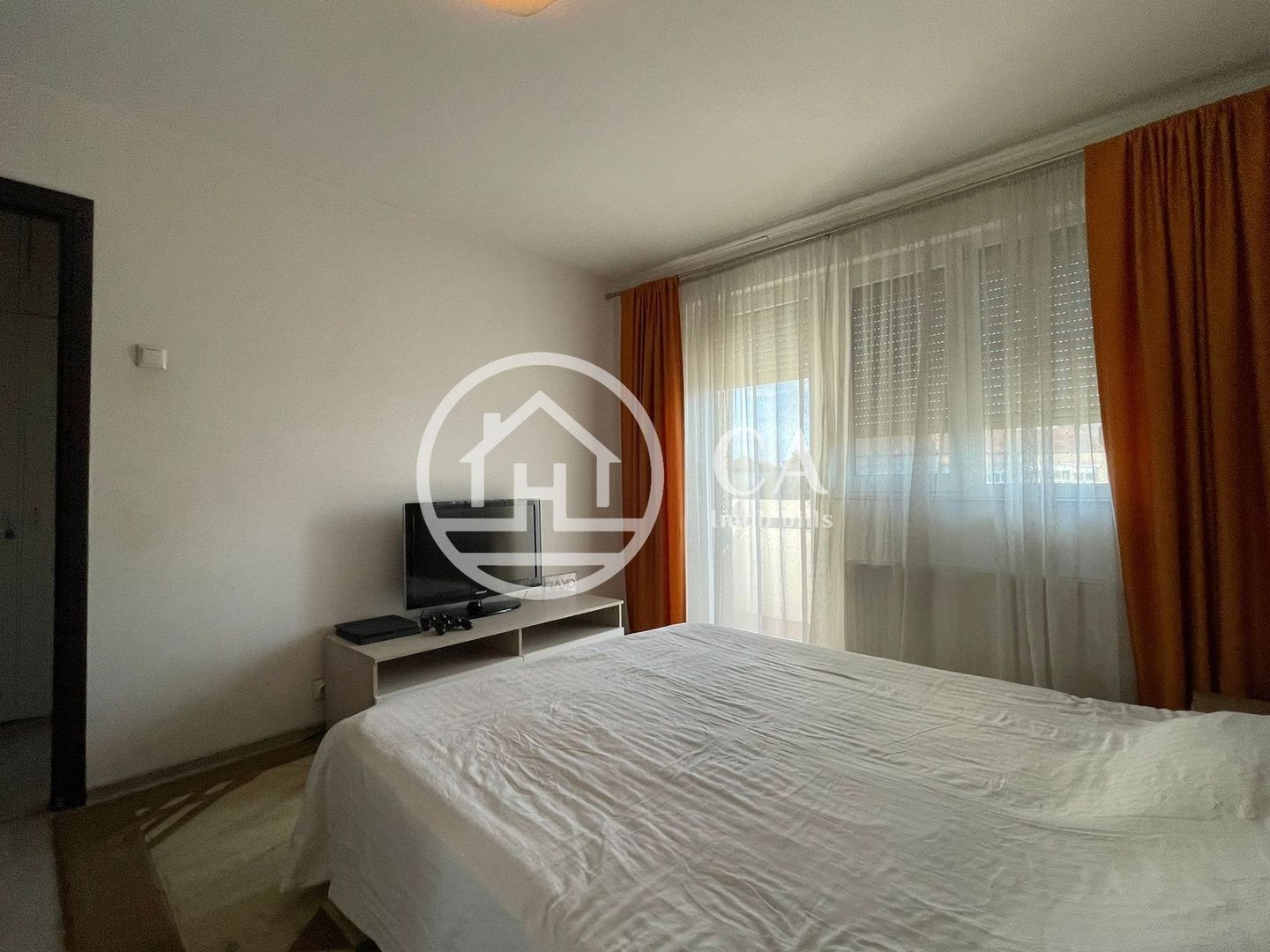 Apartament de vânzare cu 3 camere în zona Rogerius, Oradea - Poză 8