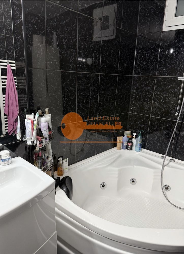 Apartament spațios în vilă | Piața Muncii | Curte proprie & garaj - Poză 7