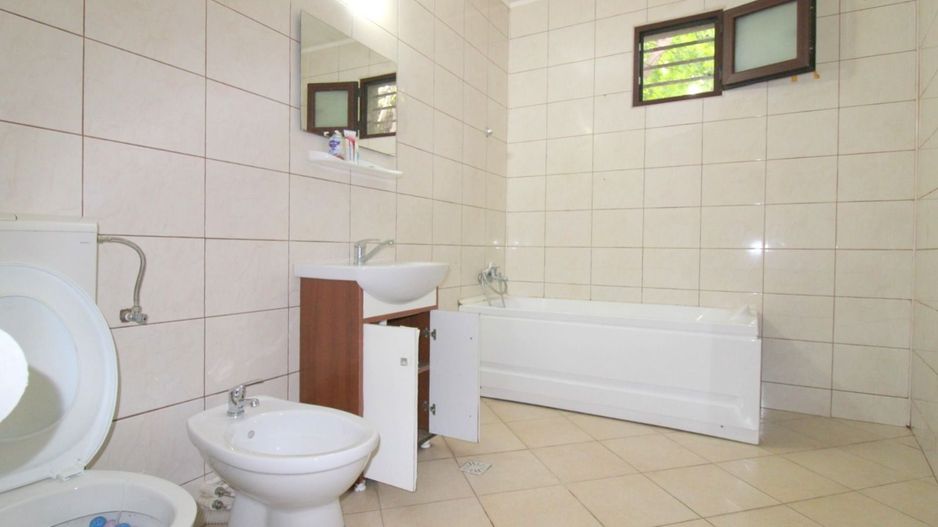 De vanzare casa cu 3 camere, zona Port, 65.000 euro - Poză 8