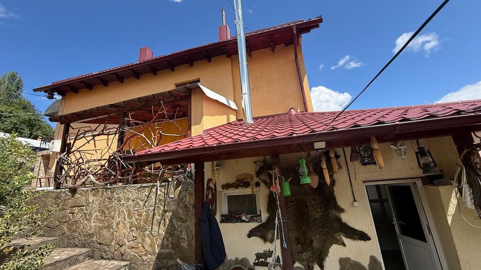 Vila S+P+1,+ garaj inchis + terasa si teren intravilan 6300 mp - Poză 44