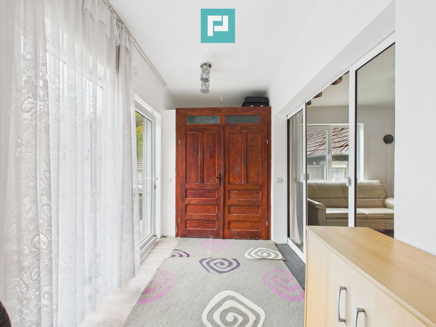 Casă renovată în localitatea Lazuri, Arad - Poză 3