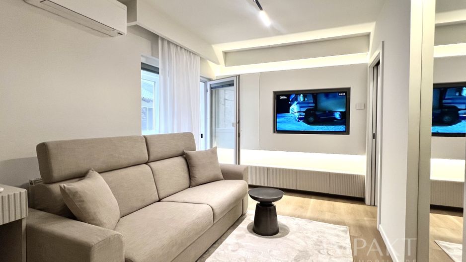 Apartament modern, recent renovat cu boxa si loc de parcare in centrul orasului! - Poză 2