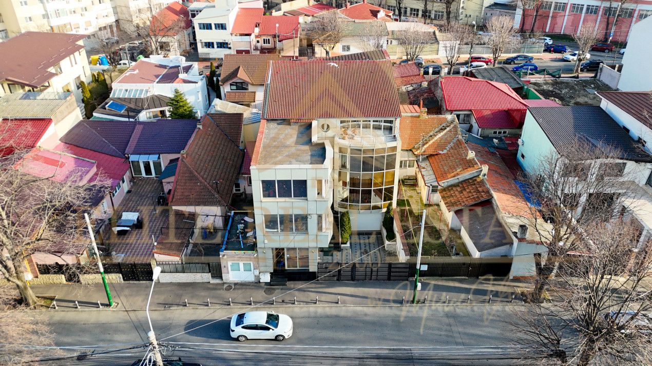 Zona Victoria - Vilă Impresionantă – Spațiu Comercial de Lux - Poză 1