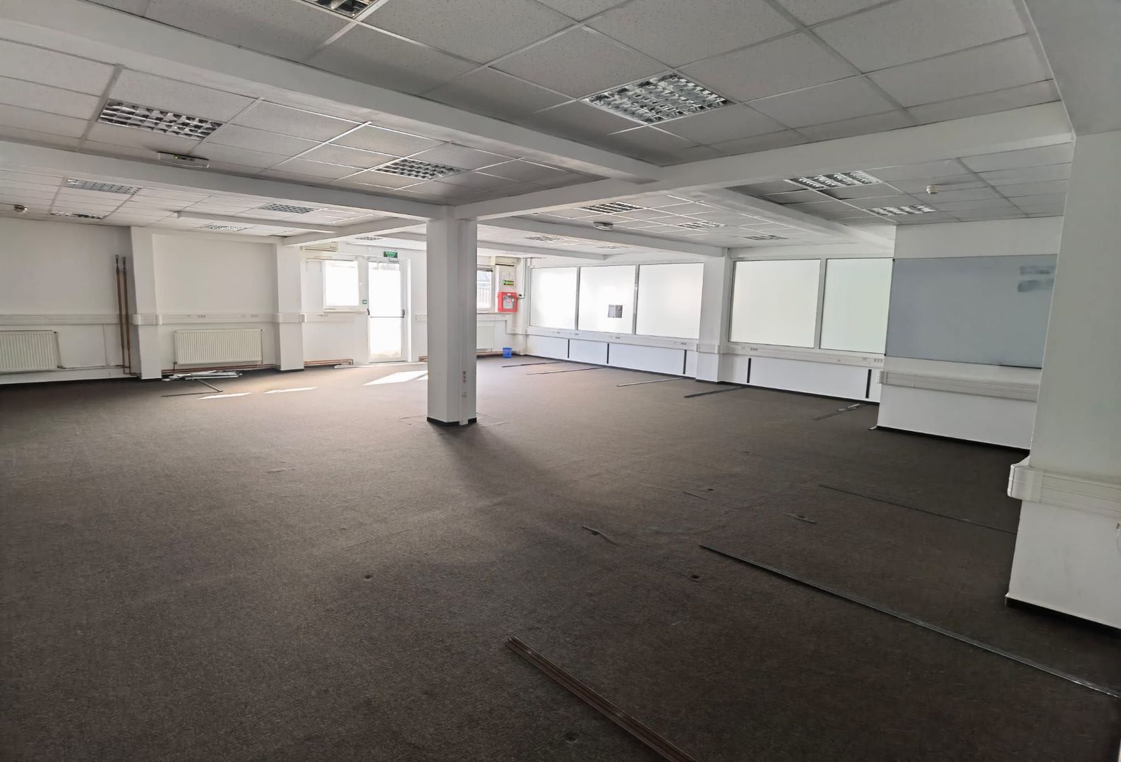 Spatii birouri/servicii - Poză 34