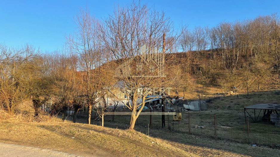 TEREN INTRAVILAN 700 MP VISOI CAMPULUNG - Poză 2