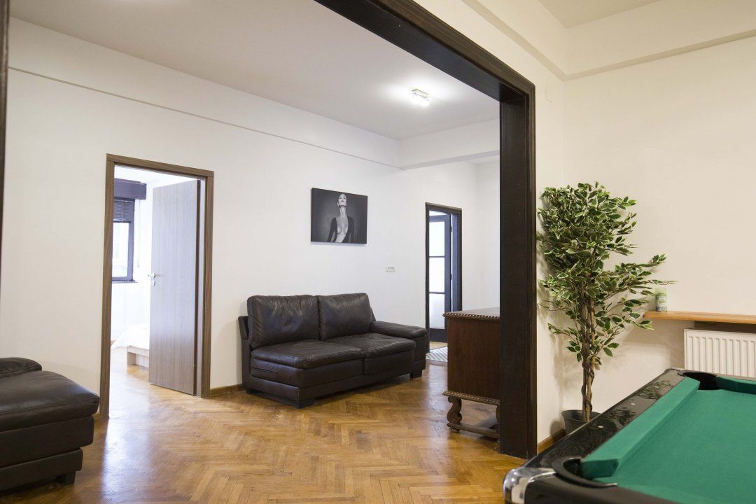 De vanzare Apartament cu 4 camere si dependite-  Ultra central- strada sepcari 9 - Poză 5