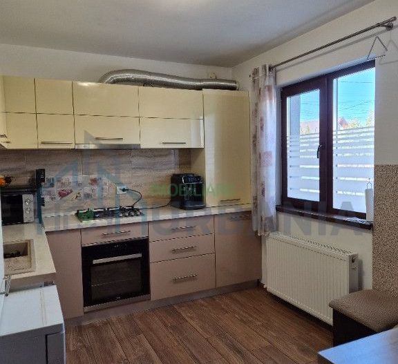 Apartament cu 4 camere de vânzare în Valea Lupului - Poză 3