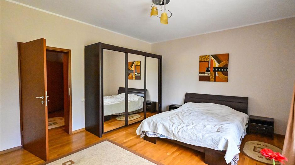 Vila cu 1.500 mp teren, gradina amenajata, linistita zonare,  Halchiu, Brasov - Poză 6