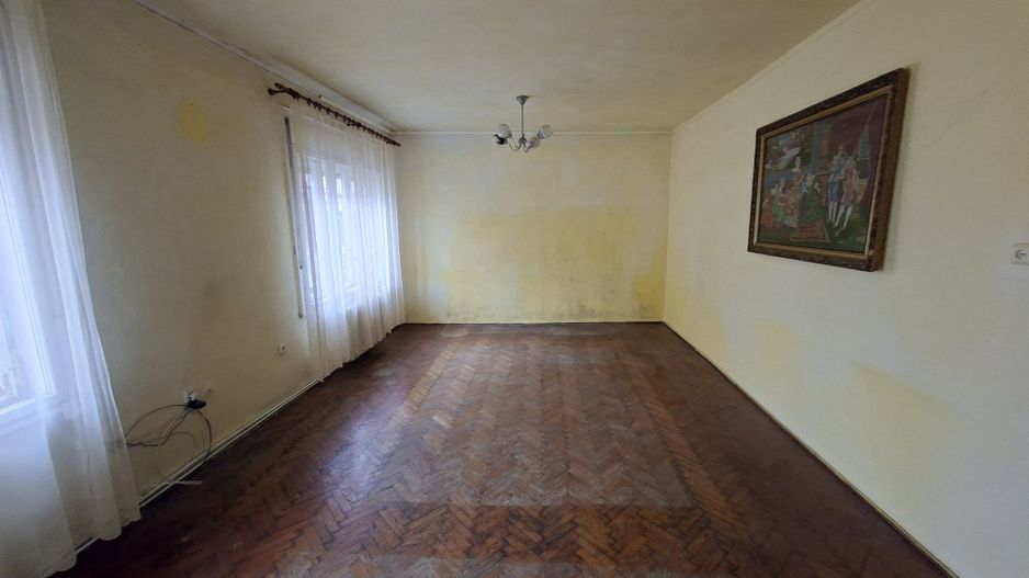 BRASADAS vinde apartament cu 3 camere la etaj in casă - Poză 3
