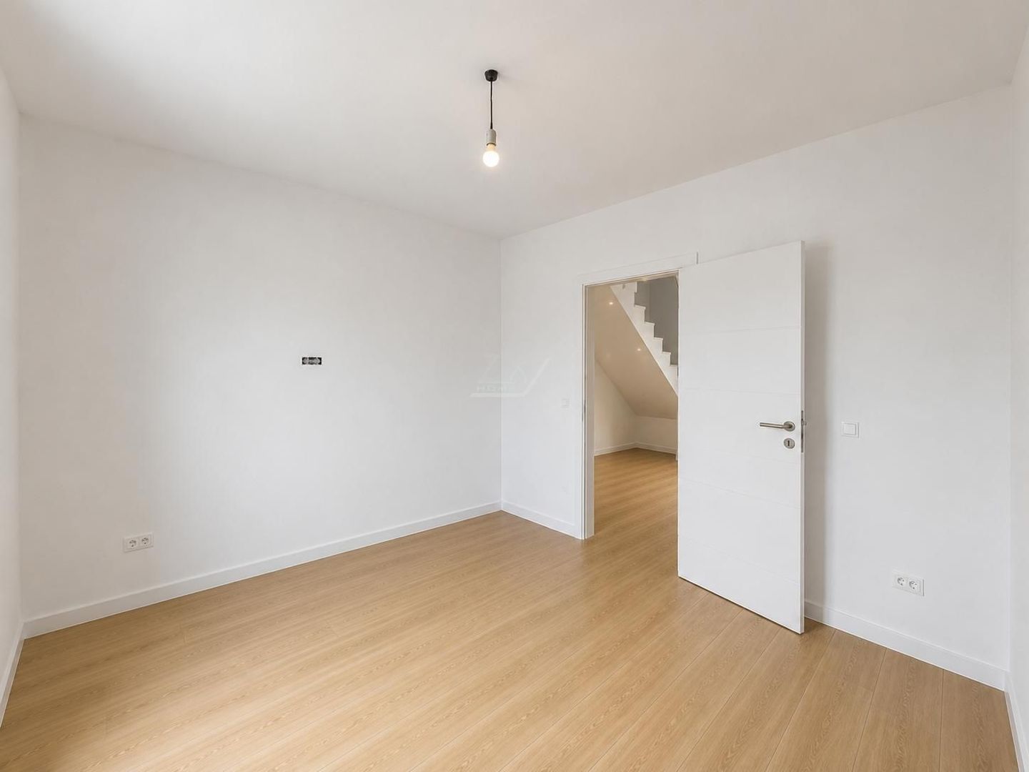 COMISION 0! Duplex finalizat. 5 camere, 3 bai. Panouri fotovoltaice. - Poză 7