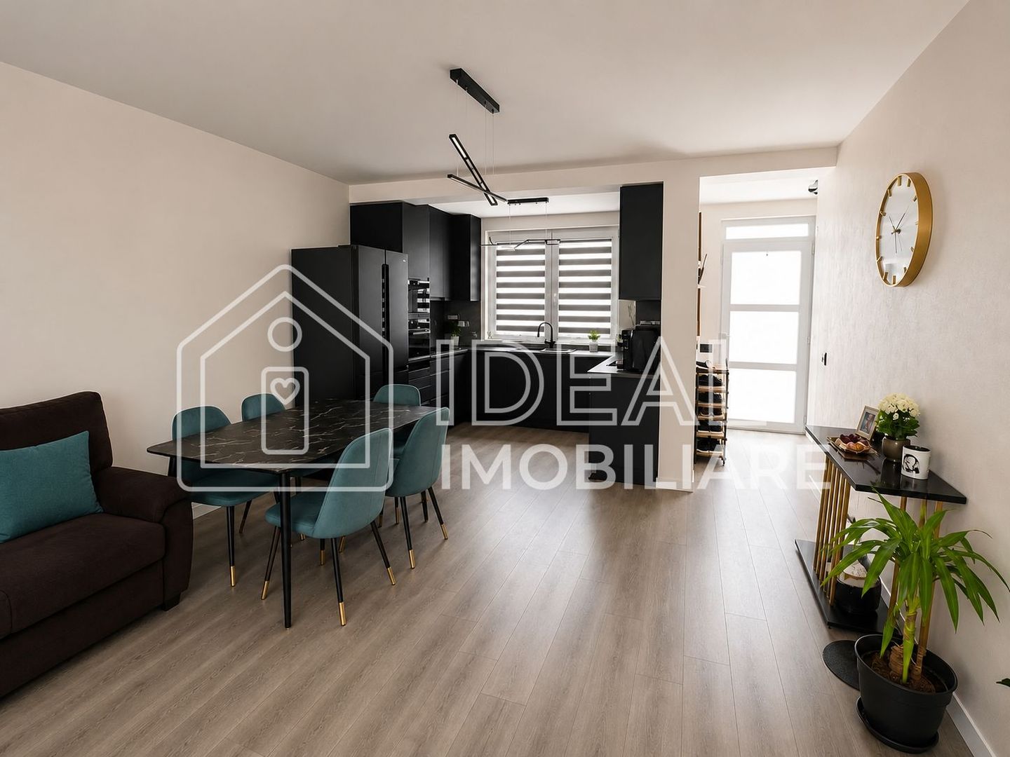 Casa cu 3 camere LA CHEIE si gradina, Calea Cisnadiei - Poză 2