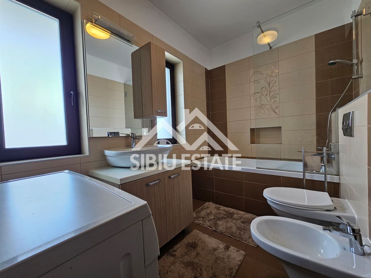 Casa mobilata 4 camere, 2 bai, curte si carport - Poză 4