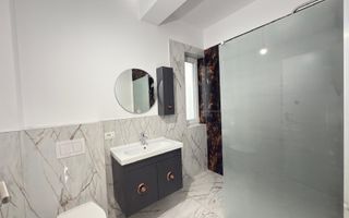 Asfalt. Etaj 1. Balcon mare. - Poză 5