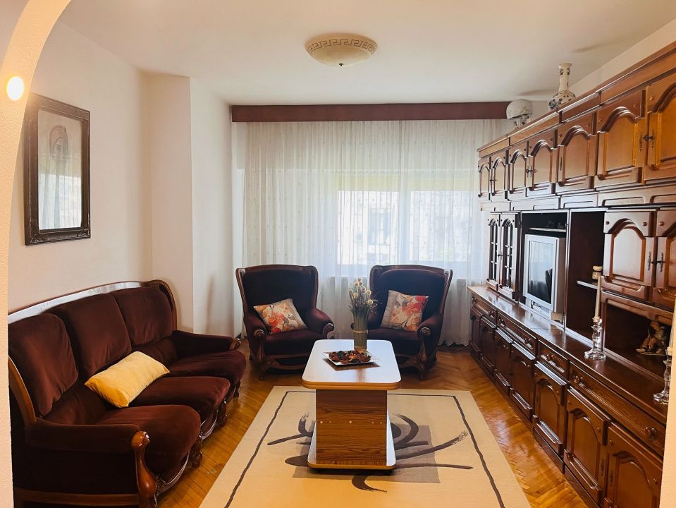 Apartament ultracentral, 3 camere, cu priveliste impresionanta, langa Mercur - Poză 17