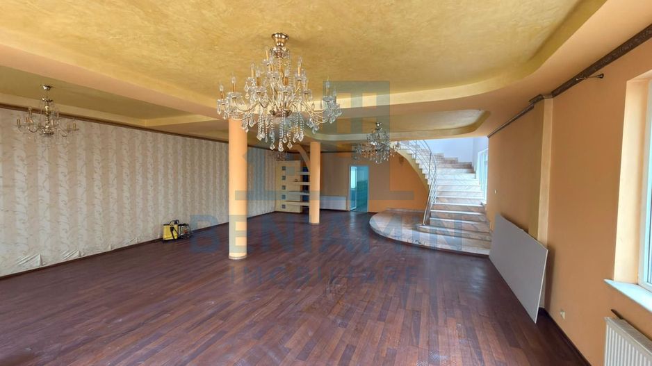 Vila P+2 Alexandru Cel Bun cu doua etaje si curte proprie - Poză 3