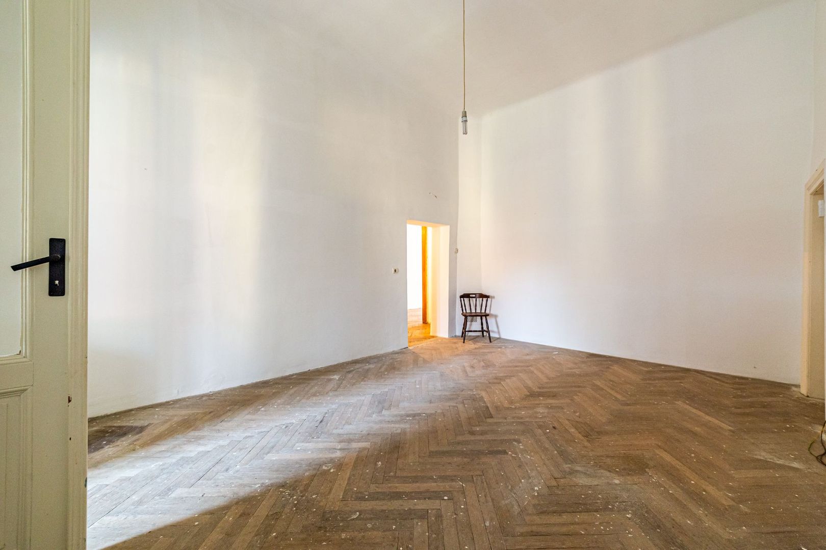 Apartament ultracentral cu potențial extraordinar - Poză 5