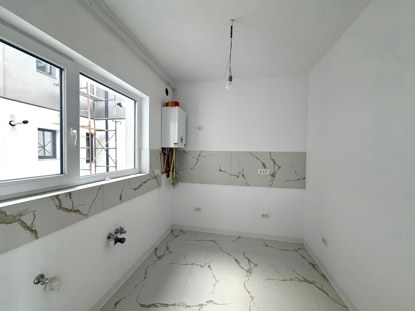 Apartament cu 2 camere - etaj 1 - 1824e/mp - Zona Hotel IQ - Giroc - Poză 2