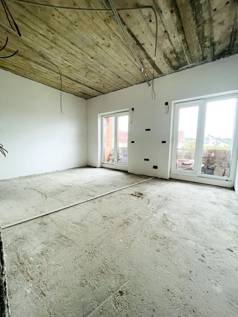 Casǎ de vânzare 7 camere P+E Sânmartin - Poză 8