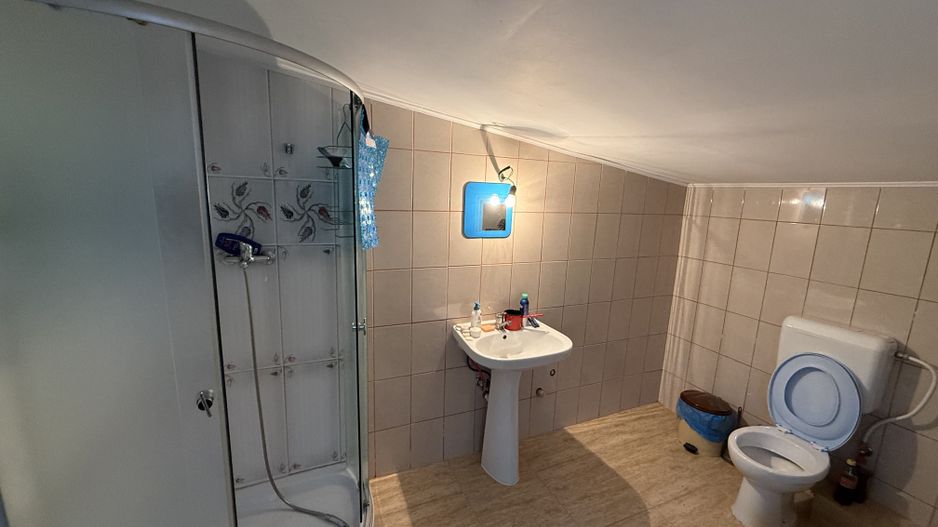 Spațiu de închiriat in vila - 2 camere +birou și curte, Campina - Poză 6