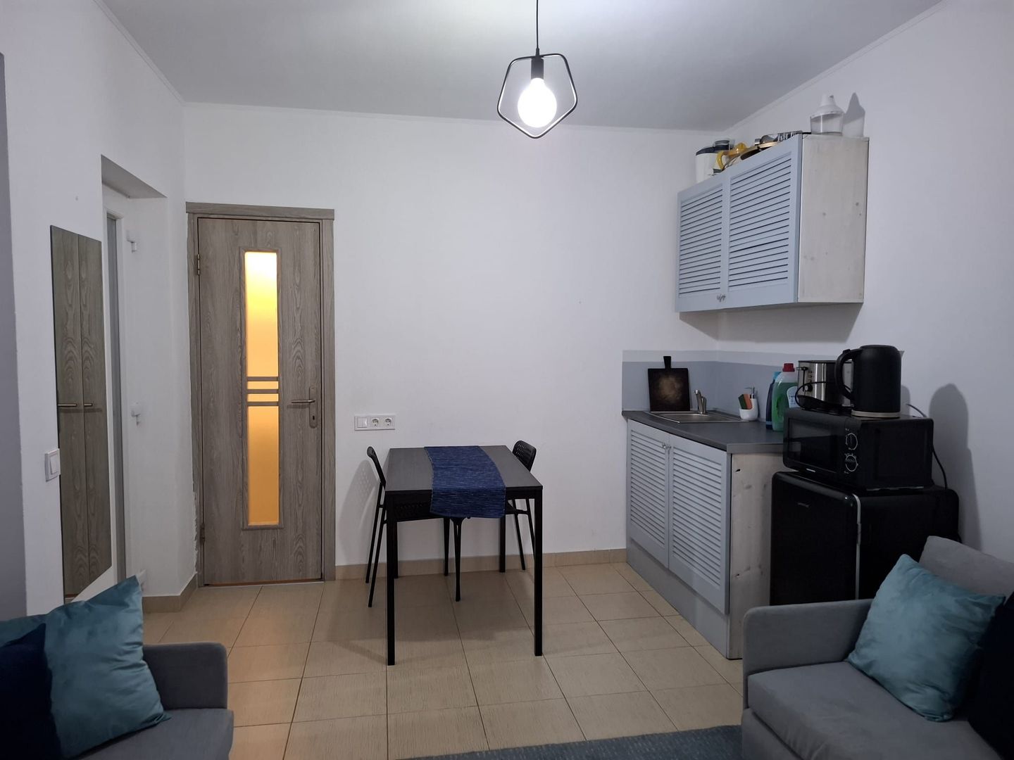 1 Mai-Grivita, VILA CONSOLIDATA, et. 1, mobilat/utilat modern, liber - Poză 1