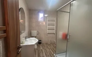 Casa de vanzare 200 mp cu spatiu comercial la parter, strada Lunga - Poză 13