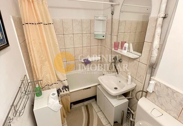 Apartament cu 3 camere - Etaj Intermediar - Bloc Fara Risc - Podu Ros - Poză 5