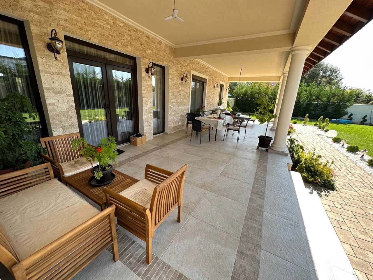 CASA EXCEPTIONALA CU LIVADA PROPRIE - Poză 3