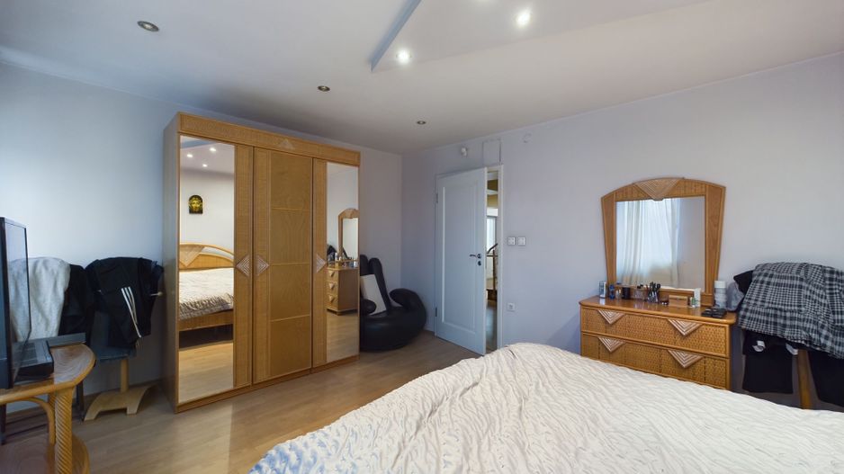 Casă situată Central în Dumbrăvița - Poză 19