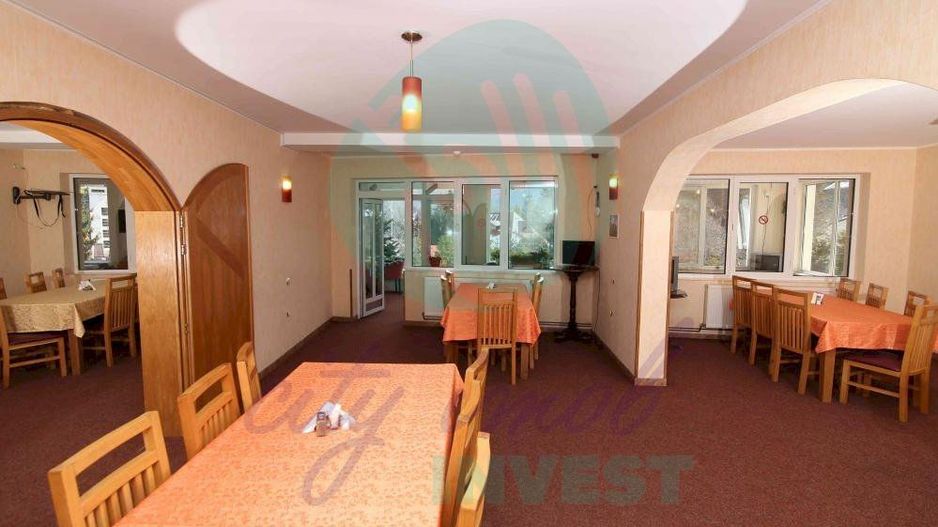 Vila cu 24 de camere cu priveliste superba ideal investitie in PREDEAL - Poză 38