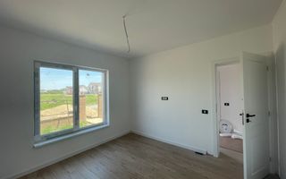 Duplex spațios cu teren generos-Moșnița Veche - Poză 8