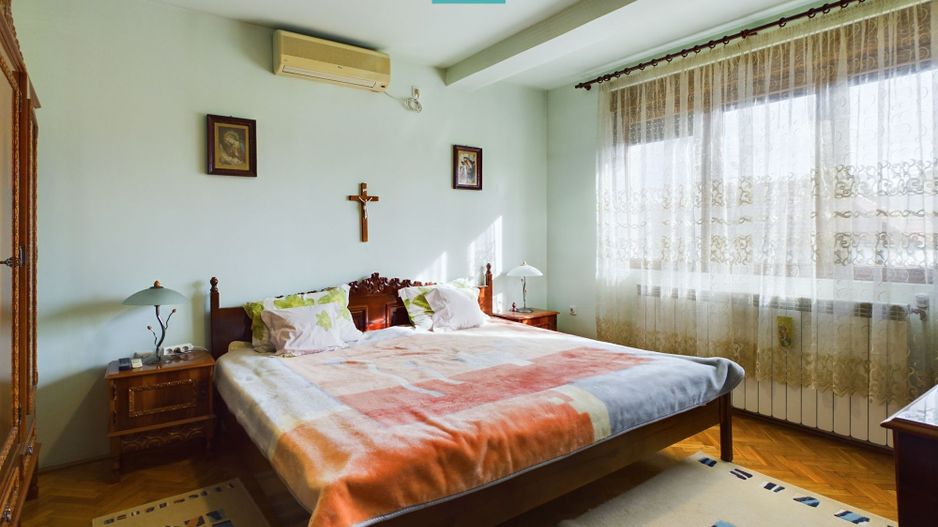 Casă solidă și impunătoare în Grădiște - Poză 11