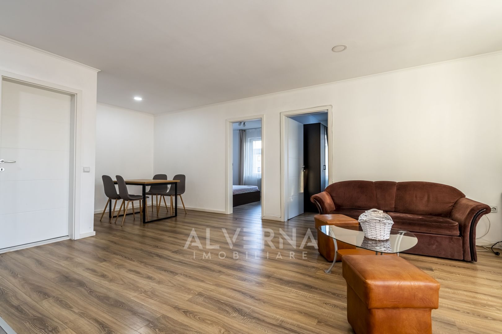 Inchiriere apartament 3 camera, 68mp + balcon, loc parcare, zona Terra - Poză 11