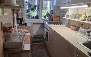 Apartament cu trei camere, Brancoveanu-Luica, 93.0000€ negociabil - Poză 1