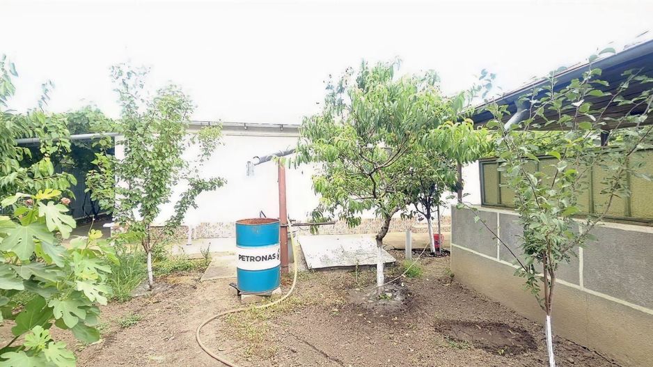 Casa la sol cu teren 1055 mp si livada - Vanatori, Galati - Poză 17