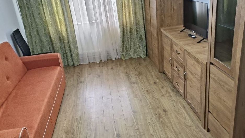 DE inchiriat apartament cu 3 camere, General. etaj 2, 450 euro - Poză 1