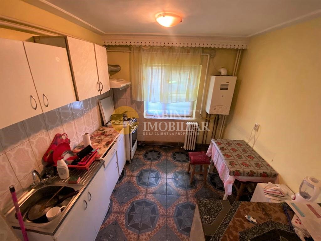 Zona Galata-Lidl, 2 camere decomandat ideal pentru investitii - Poză 3