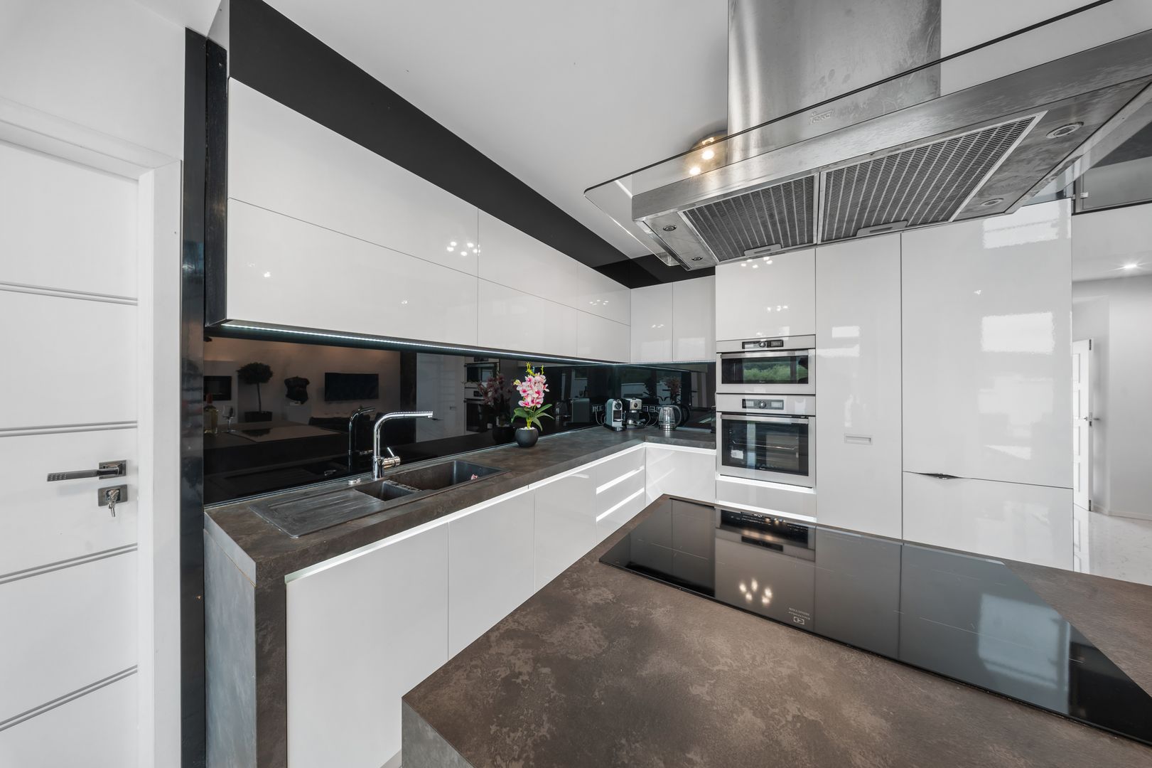 Vilă exclusivistă cu arhitectură și mobilier de designer I Livezeni - Poză 6