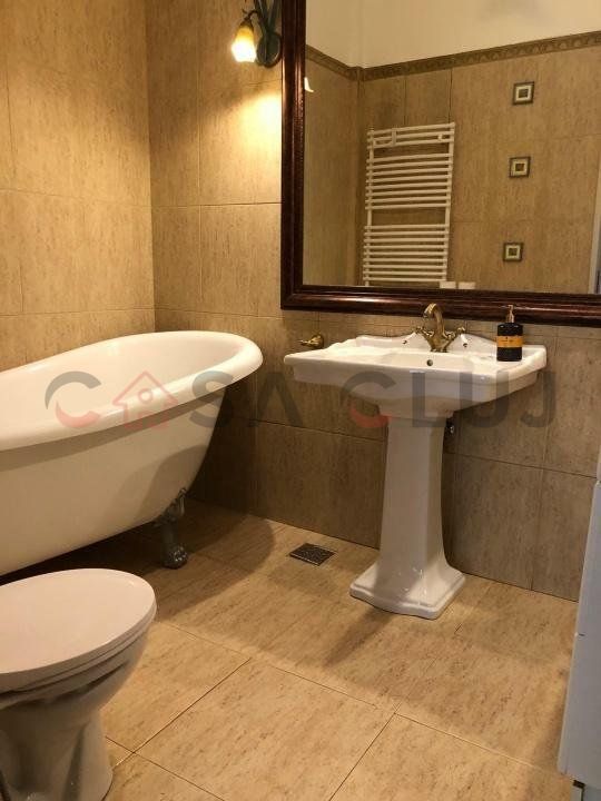 Apartament în vilă, zonă centrală, parcare - Poză 15