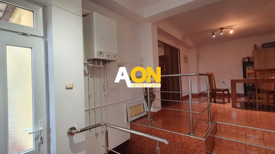 Casa cu 7 camere, 2 spatii comerciale, pretabila pt. birouri, Centru - Poză 16