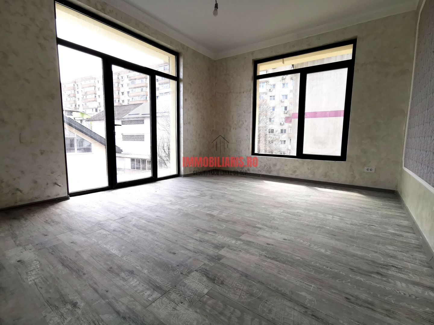 Ozana-Metrou 1 Decembrie 1918 - Casa P+2+M - Prima Inchiriere - Poză 10