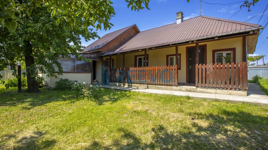 Casă de vânzare în Buhuși, jud. Bacău - Poză 1