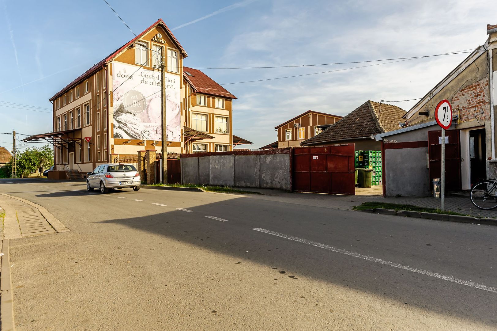 Imobil cu spații comerciale bine poziționat. pe DN în Pecica. - Poză 10