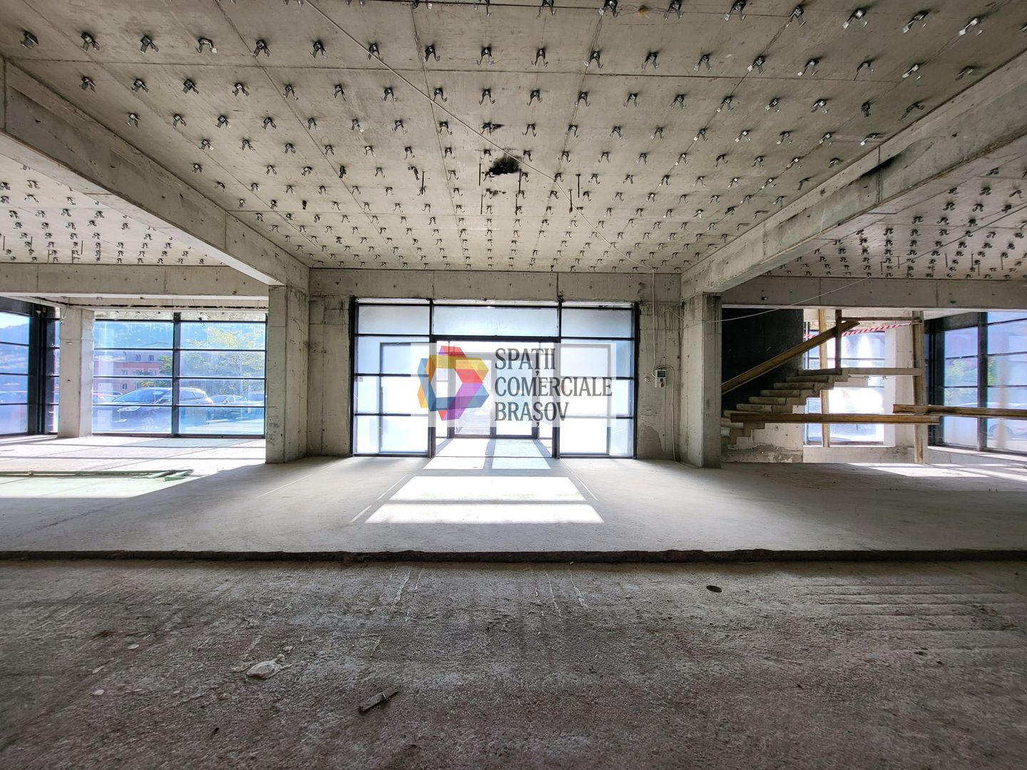 Clădire mixta -3600 mp - Poză 1