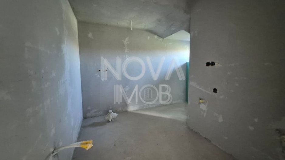 Casa generoasa cu 5 camere, 2 bai, dressing si parcare – Sura Mica - Poză 11