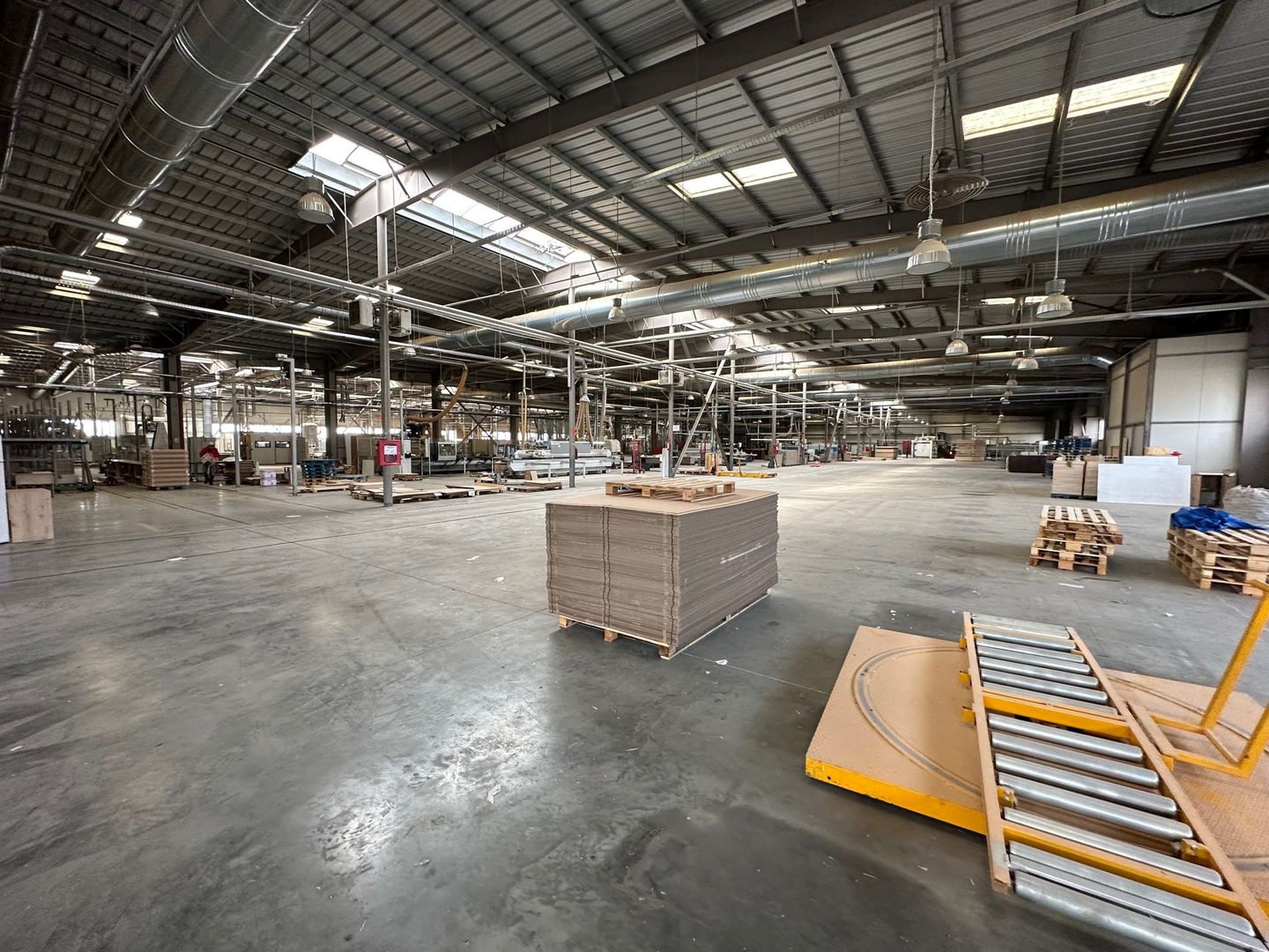 Hala pentru producție + birouri   10.000 mp - Poză 14